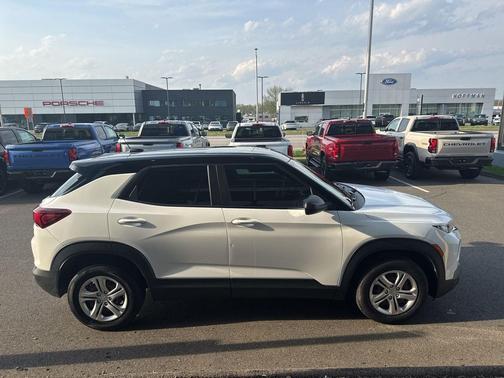 Summit White 2021 Chevrolet Trailblazer Base