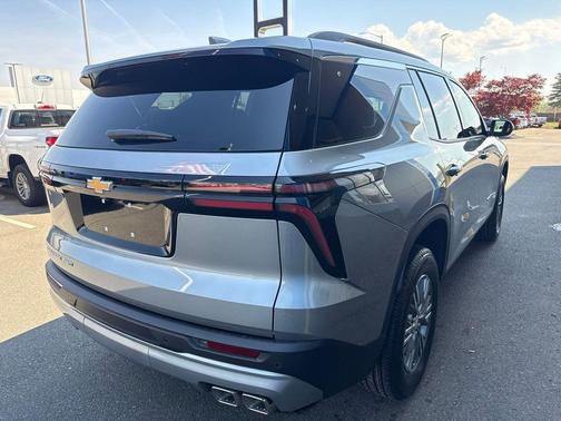 Sterling Gray Metallic 2026 Chevrolet Traverse LT