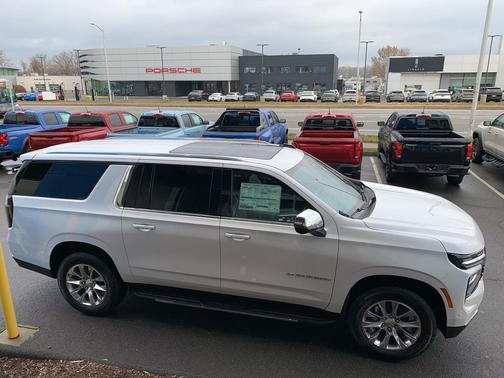 2025 Chevrolet Suburban Premier