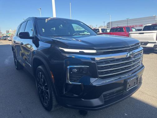 Black Metallic 2026 Chevrolet Traverse LT