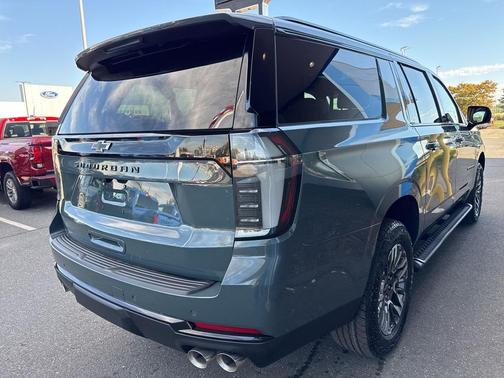 2025 Chevrolet Suburban 4WD Z71