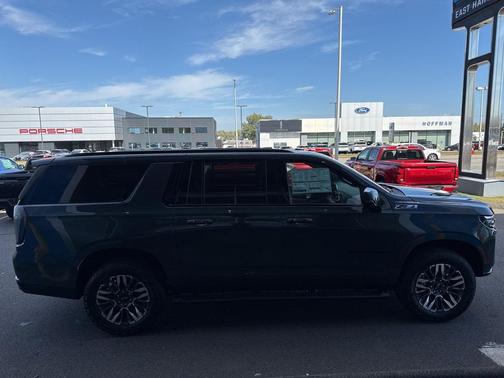 2025 Chevrolet Suburban 4WD Z71