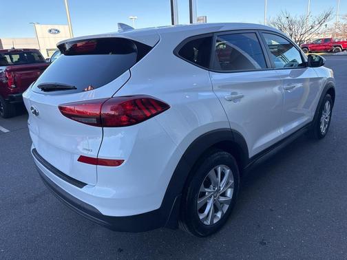 2021 Hyundai TUCSON SE