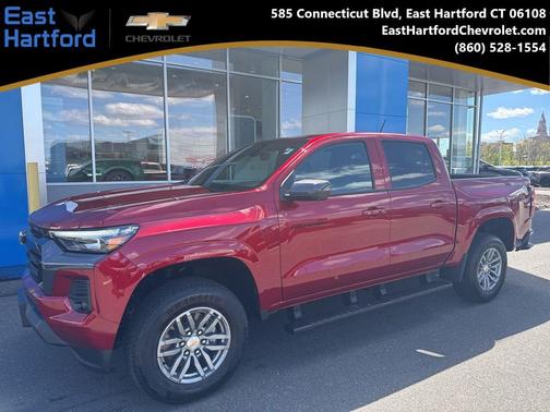 Radiant Red Tintcoat 2026 Chevrolet Colorado LT