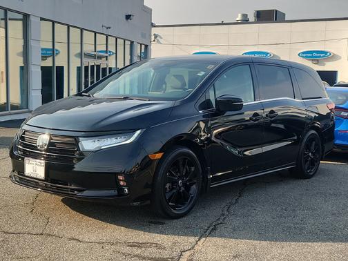 Crystal Black Pearl 2023 Honda Odyssey