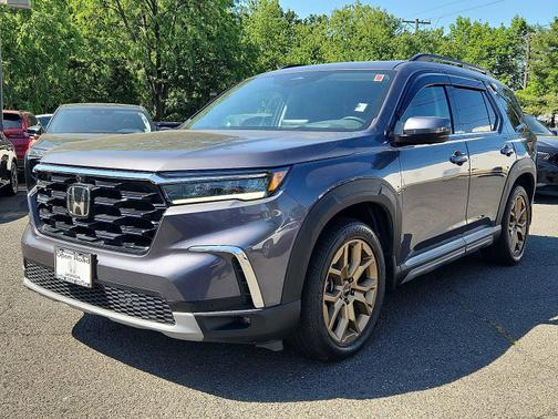 Modern Steel Metallic 2023 Honda Pilot