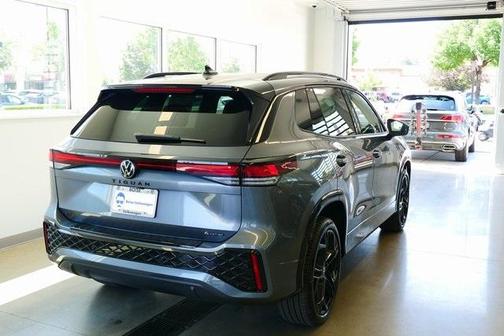 2025 Volkswagen Tiguan 2.0T SE R-Line Black