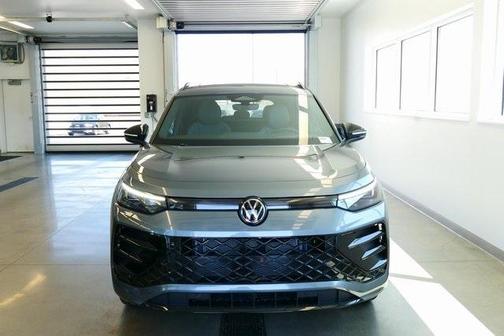 2025 Volkswagen Tiguan 2.0T SE R-Line Black