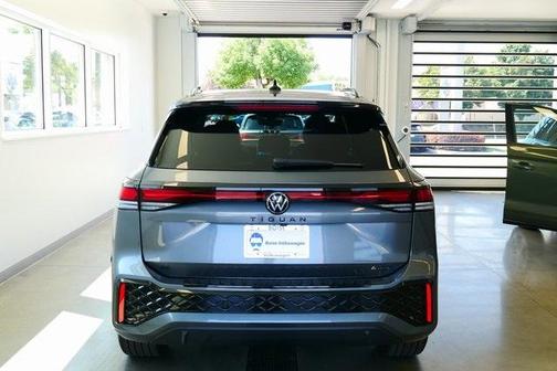 2025 Volkswagen Tiguan 2.0T SE R-Line Black