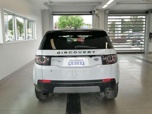 Yulong White 2017 Land Rover Discovery Sport HSE