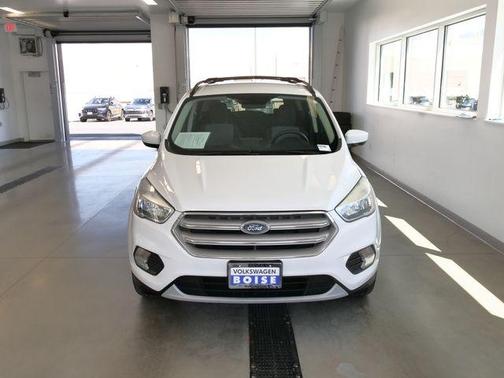 Oxford White 2018 Ford Escape SE