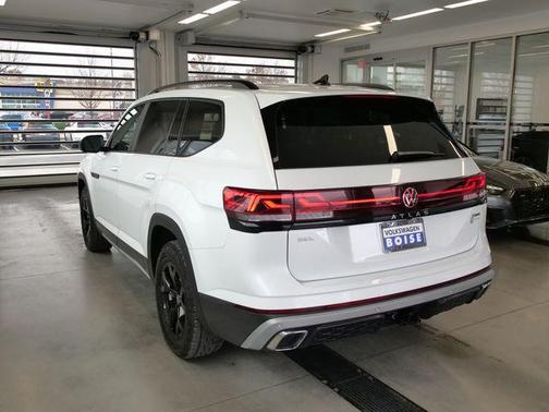 2024 Volkswagen Atlas 2.0T Peak Edition SEL