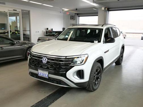 2024 Volkswagen Atlas 2.0T Peak Edition SEL