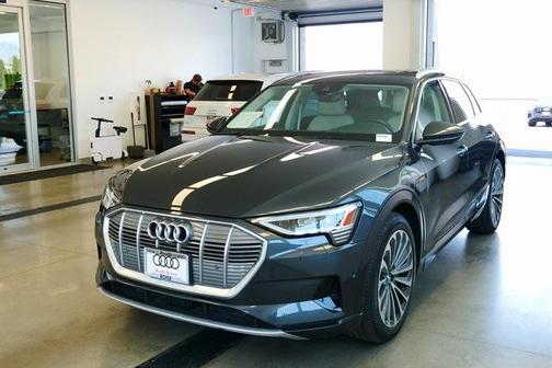2019 Audi e-tron Prestige