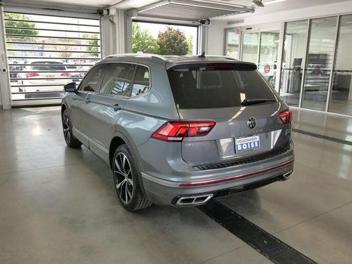 Platinum Gray Metallic 2024 Volkswagen Tiguan 2.0T SEL R-Line