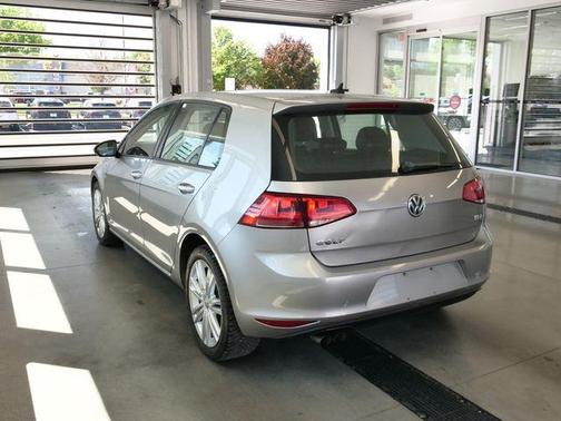 Tungsten Silver Metallic 2015 Volkswagen Golf TDI SE 4-Door