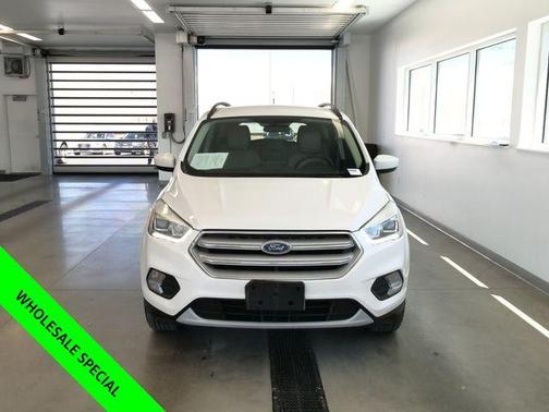 White Platinum Clearcoat Metallic 2018 Ford Escape SEL