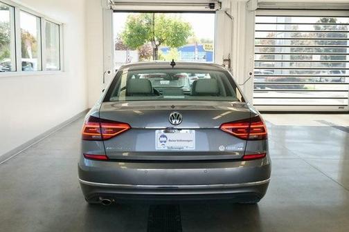 2017 Volkswagen Passat 1.8T SEL Premium