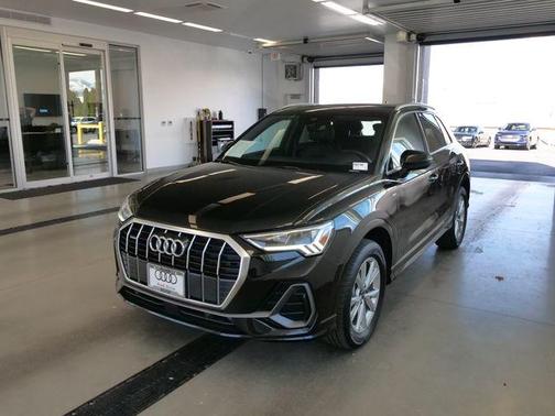 Mythos Black Metallic 2025 Audi Q3 45 S line Premium