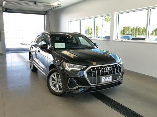 Mythos Black Metallic 2025 Audi Q3 45 S line Premium