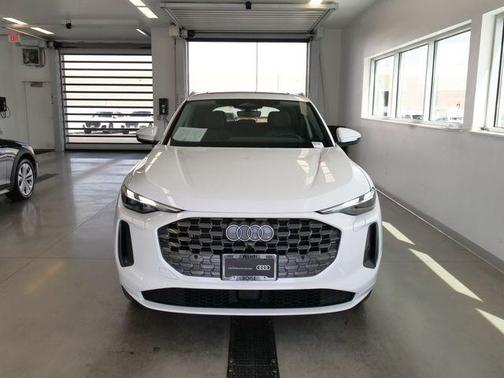 Arkona White 2025 Audi Q5 2.0T quattro Premium