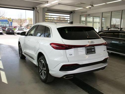 Arkona White 2025 Audi Q5 2.0T quattro Premium