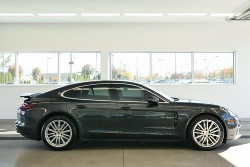 2017 Porsche Panamera 4S