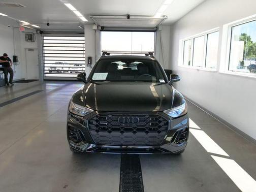 Mythos Black Metallic 2025 Audi Q5 55 S line quattro Premium