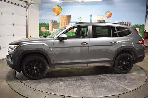 2025 Volkswagen Atlas 2.0T SE