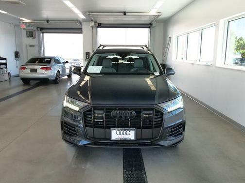 Waitomo Blue Metallic 2023 Audi Q7 55 Prestige