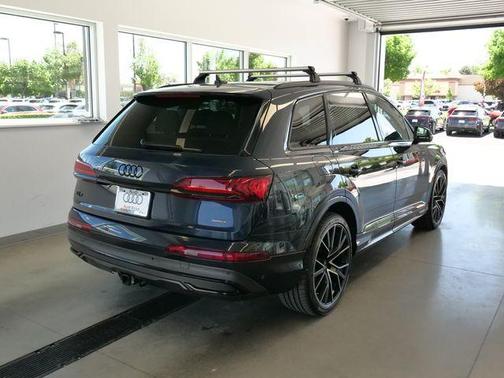 Waitomo Blue Metallic 2023 Audi Q7 55 Prestige