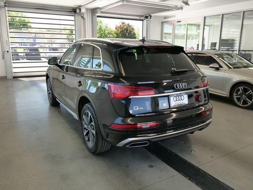 Mythos Black Metallic 2024 Audi Q5 45 S line quattro Premium