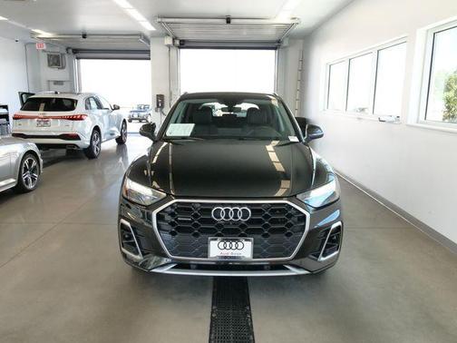 Mythos Black Metallic 2024 Audi Q5 45 S line quattro Premium