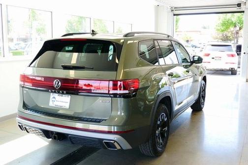 2025 Volkswagen Atlas 2.0T Peak Edition