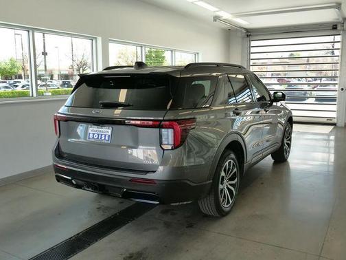 Gray Metallic 2025 Ford Explorer ST-Line