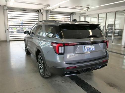 Gray Metallic 2025 Ford Explorer ST-Line