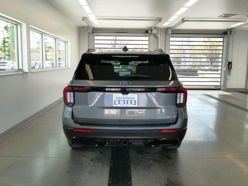 Gray Metallic 2025 Ford Explorer ST-Line