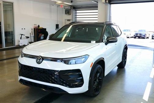 2025 Volkswagen Tiguan 2.0T SE R-Line Black
