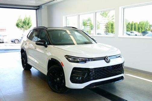 2025 Volkswagen Tiguan 2.0T SE R-Line Black