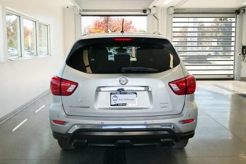 2017 Nissan Pathfinder SL