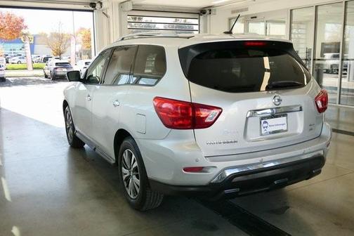 2017 Nissan Pathfinder SL