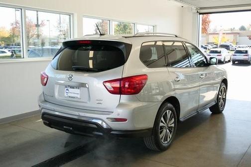 2017 Nissan Pathfinder SL
