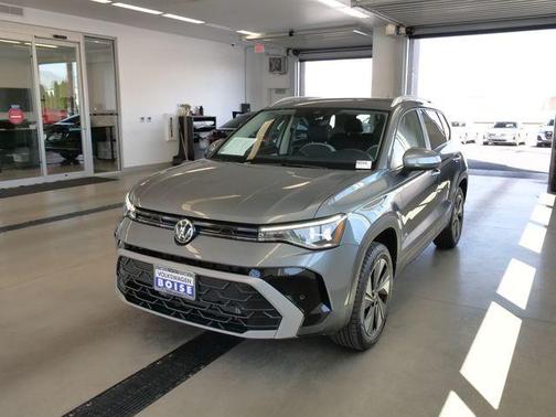 Platinum Gray Metallic 2025 Volkswagen Taos 1.5T SE