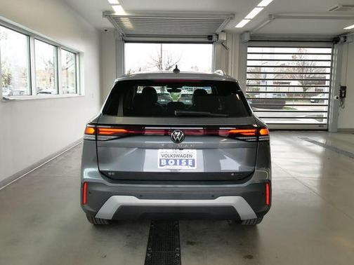 Platinum Gray Metallic 2026 Volkswagen Tiguan 2.0T SE