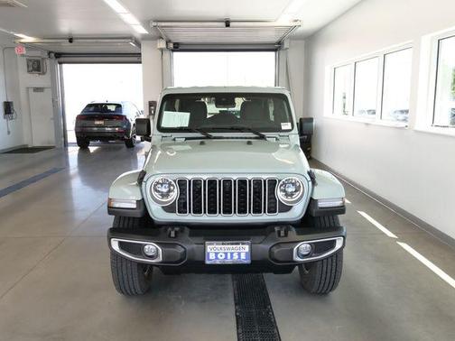 Earl Clearcoat 2024 Jeep Wrangler Sahara
