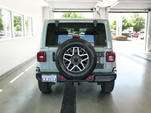 Earl Clearcoat 2024 Jeep Wrangler Sahara