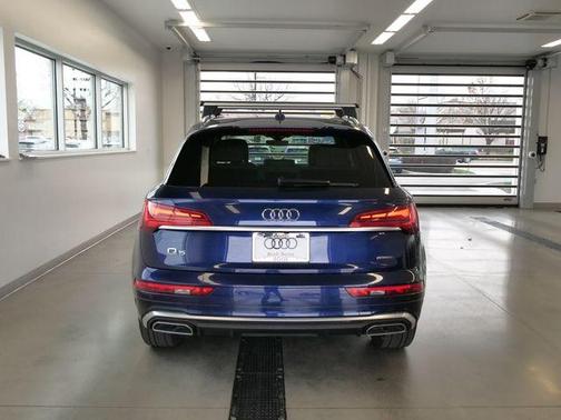 Navarra Blue Metallic 2024 Audi Q5 45 S line quattro Premium