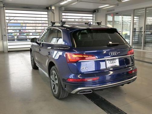 Navarra Blue Metallic 2024 Audi Q5 45 S line quattro Premium