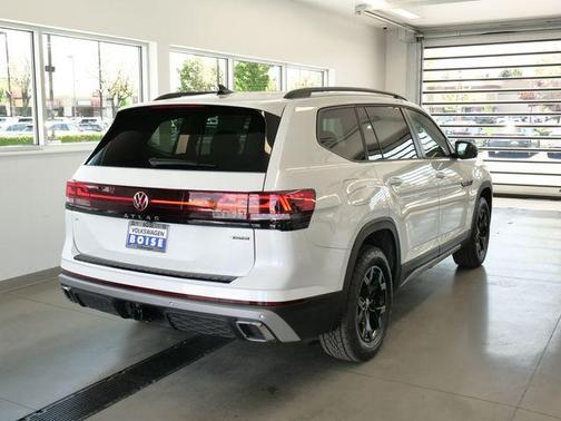 Opal White Pearl 2026 Volkswagen Atlas 2.0T Peak Edition