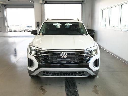 Opal White Pearl 2026 Volkswagen Atlas 2.0T Peak Edition
